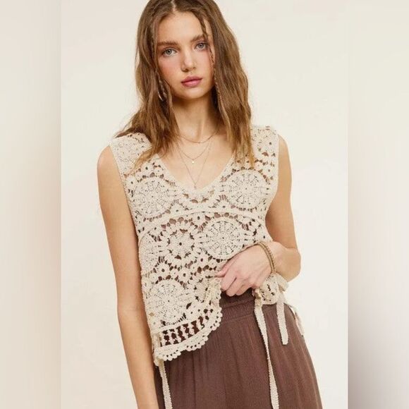 Self Side Tie Detailed Crochet Vest Top - Picture 3 of 3